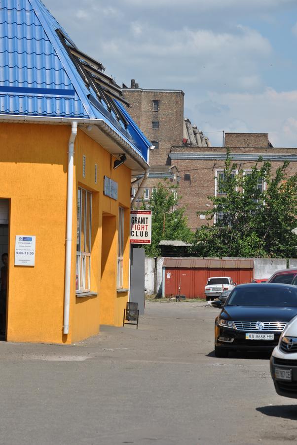 Hostel Darnitsa1 Kiev Exteriör bild