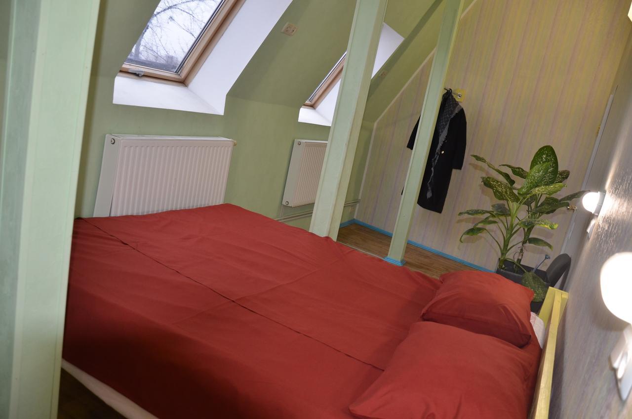 Hostel Darnitsa1 Kiev Exteriör bild